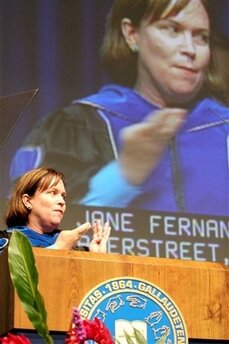 Jane Fernandes on stage at Gallaudet